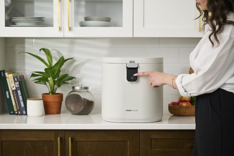 <p>Appuyez sur Start et laissez le puissant système à lames multiples Vortex® broyer et sécher vos déchets en 4 à 9 heures.</p>